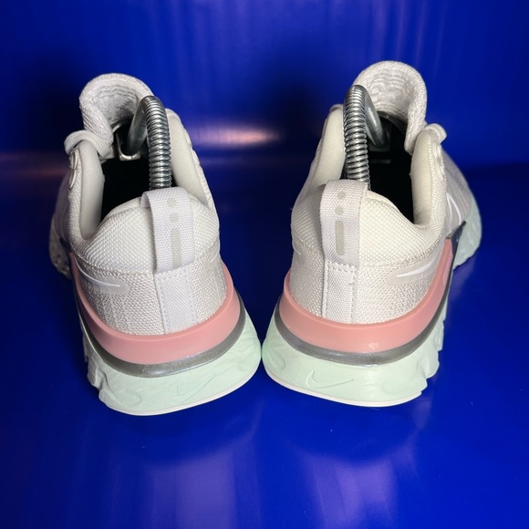NEW Nike React Infinity Run Flyknit 2 Platinum Tint Women’s Size 7.5 Fast Ship - Picture 4 of 7